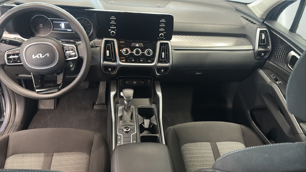 Certified 2023 Kia Sorento LX AWD/4WD image 12