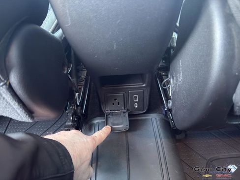 Used 2021 Chevrolet TrailBlazer RS w/ Sun and Liftgate Package image 16