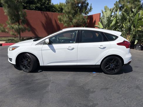 Used 2016 Ford Focus SE w/ Equipment Group 201A FWD image 3