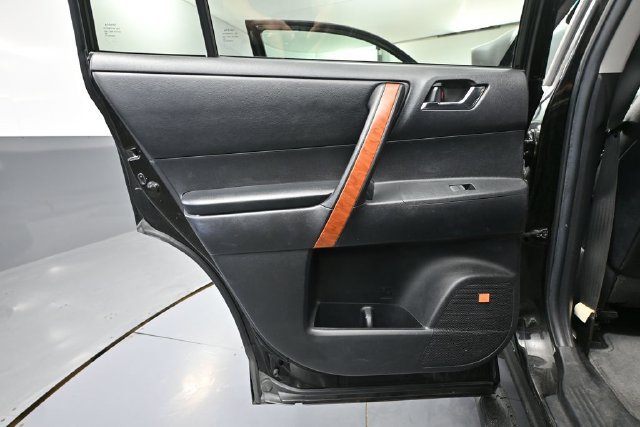 Used 2010 Toyota Highlander Limited AWD/4WD image 30