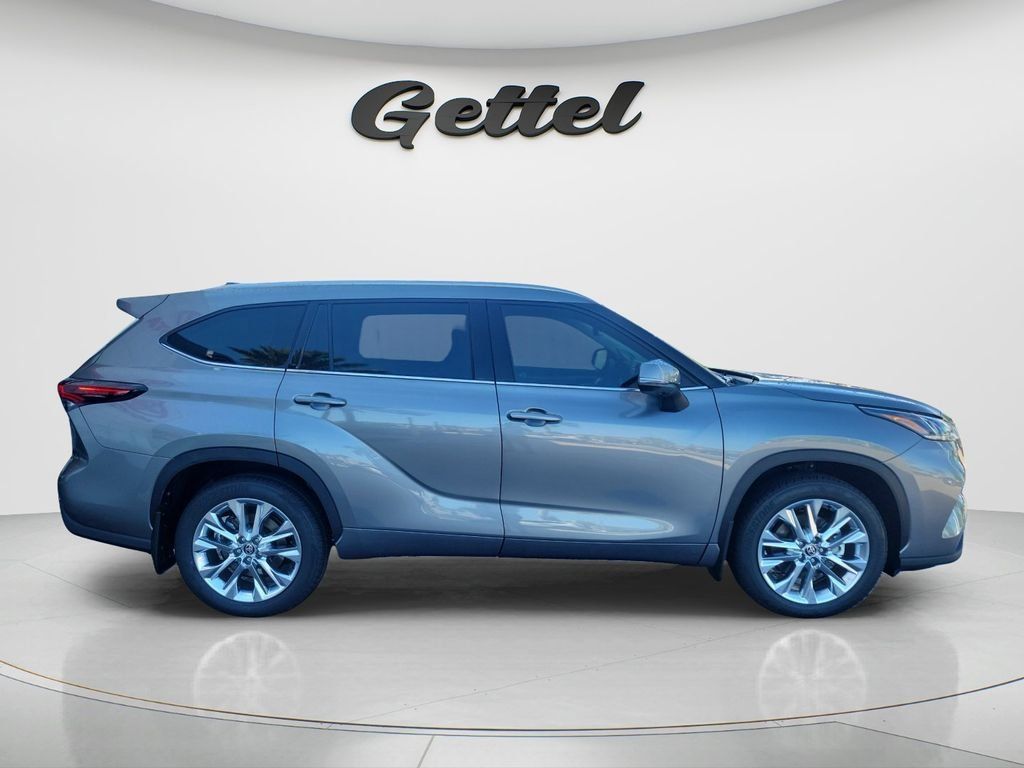 New 2026 Toyota Highlander Limited AWD/4WD image 4