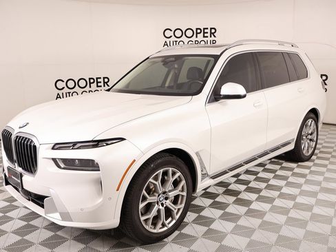 Used 2023 BMW X7 xDrive40i w/ Premium Package image 11