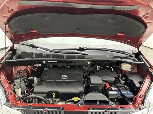 Used 2014 Toyota Sienna Limited image 27