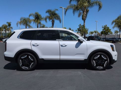Used 2023 Kia Telluride EX FWD image 11