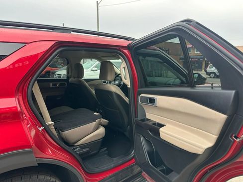 Used 2020 Ford Explorer XLT image 15