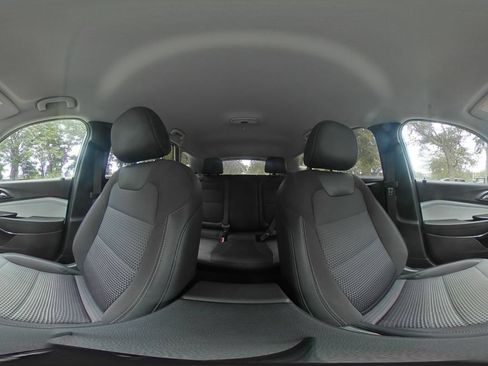 Used 2025 Chevrolet Trax LT FWD image 40