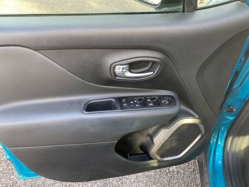 Used 2022 Jeep Renegade Latitude image 11