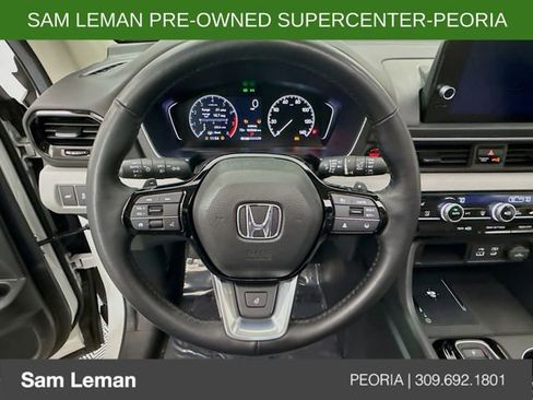 Used 2025 Honda Pilot Touring image 11