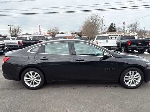Used 2018 Chevrolet Malibu LT w/ Leather Package FWD image 10