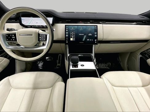 Used 2025 Land Rover Range Rover SE AWD/4WD image 16