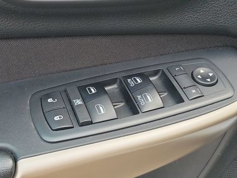 Used 2017 Jeep Cherokee Latitude w/ Cold Weather Group AWD/4WD image 21