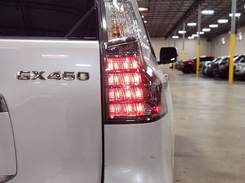 Used 2023 Lexus GX 460 Luxury w/ Accessory Package AWD/4WD image 17