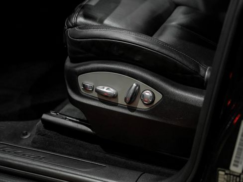 Used 2017 Porsche Macan image 35