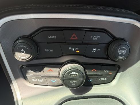 Used 2022 Dodge Challenger R/T RWD image 9