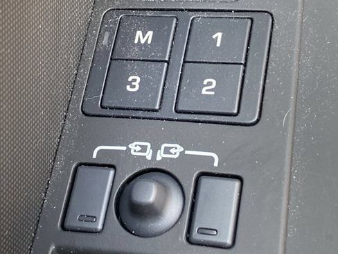 Used 2025 Land Rover Defender 110 X-Dynamic SE AWD/4WD image 19