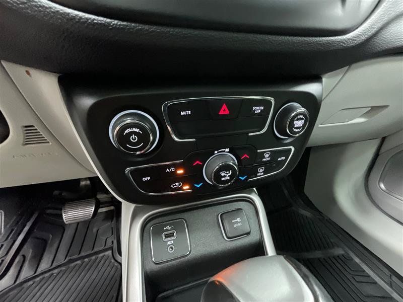 Used 2020 Jeep Compass Latitude FWD image 18