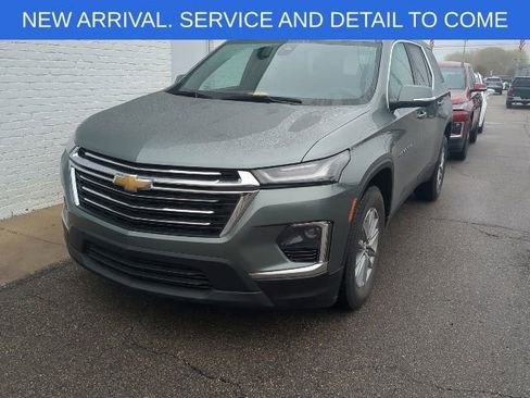 Used 2023 Chevrolet Traverse LT image 1