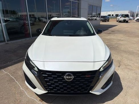 Used 2024 Nissan Altima 2.5 SR FWD image 6