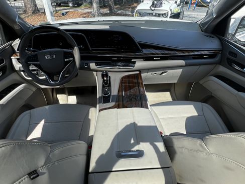 Used 2023 Cadillac Escalade ESV Premium Luxury Platinum w/ LPO, Radiant Package image 34