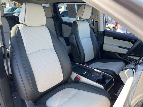 Used 2025 Honda Odyssey Elite image 30