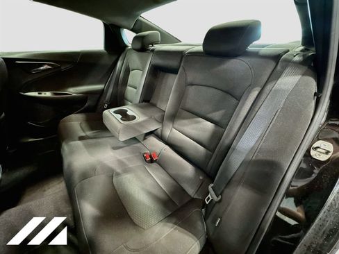 Used 2017 Chevrolet Malibu LT FWD image 24