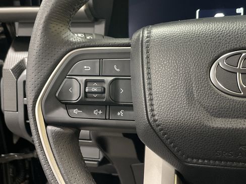 Used 2025 Toyota 4Runner Limited image 19