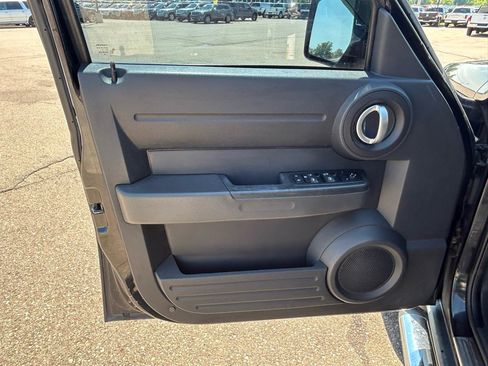 Used 2011 Dodge Nitro Heat w/ Chrome Accents Group AWD/4WD image 14