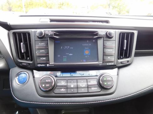 Used 2018 Toyota RAV4 LE Plus image 17