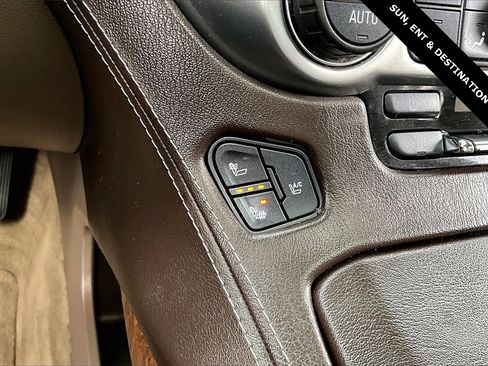 Used 2015 Chevrolet Suburban LTZ image 24