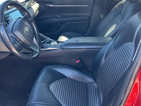 Used 2019 Toyota Camry SE w/ Convenience Package image 2