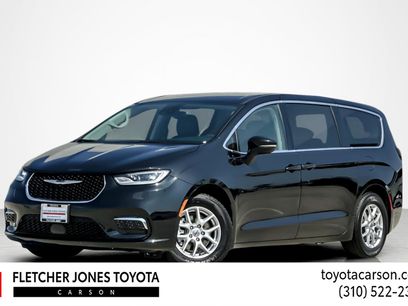 Used 2023 Chrysler Pacifica Touring-L
