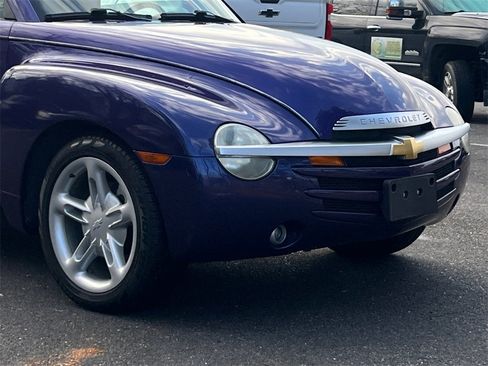 Used 2004 Chevrolet SSR w/ Preferred Equipment Group image 7