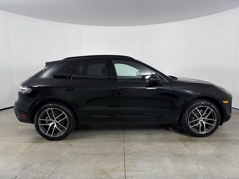 Certified 2025 Porsche Macan AWD/4WD image 8
