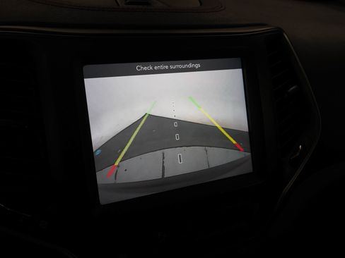 Used 2020 Jeep Cherokee Trailhawk w/ Cold Weather Group AWD/4WD image 21