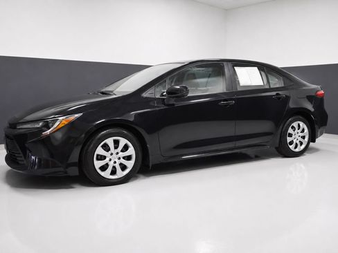 Used 2025 Toyota Corolla LE FWD image 2