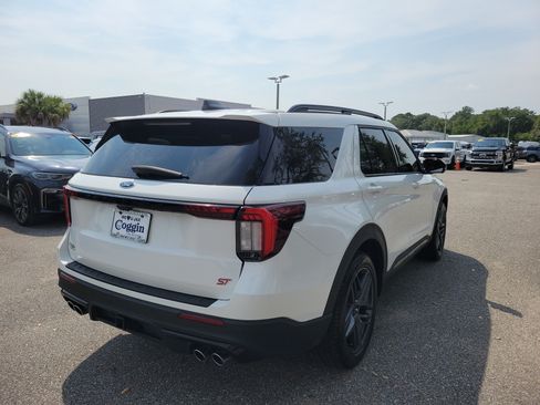 Used 2025 Ford Explorer ST RWD image 3