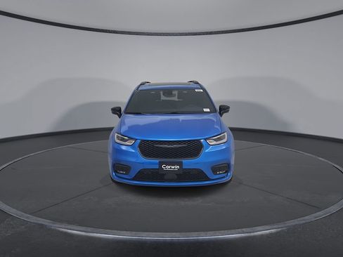 New 2026 Chrysler Pacifica Limited w/ S Appearance Package image 5