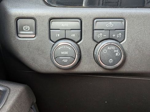 Used 2025 Chevrolet Silverado 1500 LT image 31