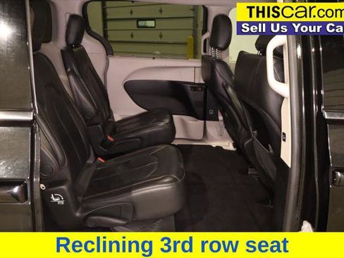 Used 2017 Chrysler Pacifica Touring-L FWD image 25