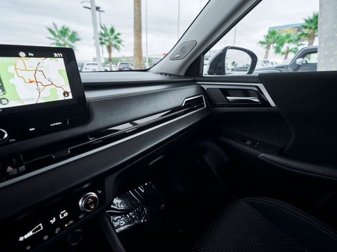 Used 2025 Mitsubishi Outlander ES image 63