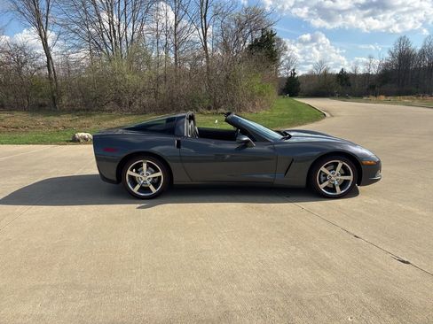 Used 2010 Chevrolet Corvette Coupe w/ 1LT RWD image 10