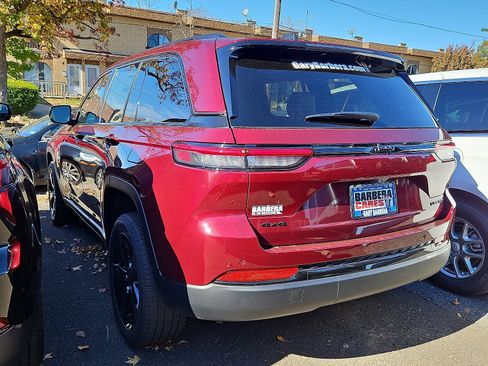 New 2025 Jeep Grand Cherokee Limited w/ Black Appearance Package image 4