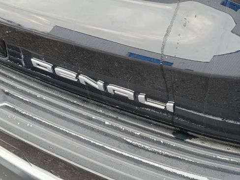 Used 2021 GMC Yukon Denali w/ Denali Premium Package image 40