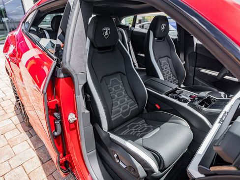 Used 2025 Lamborghini Urus Performante AWD/4WD image 33