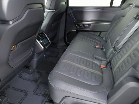 Used 2023 Rivian R1S Adventure image 35