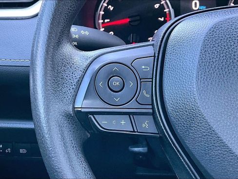 Used 2022 Toyota RAV4 LE image 23