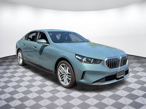 Certified 2025 BMW 530i xDrive w/ Premium Package AWD/4WD image 7