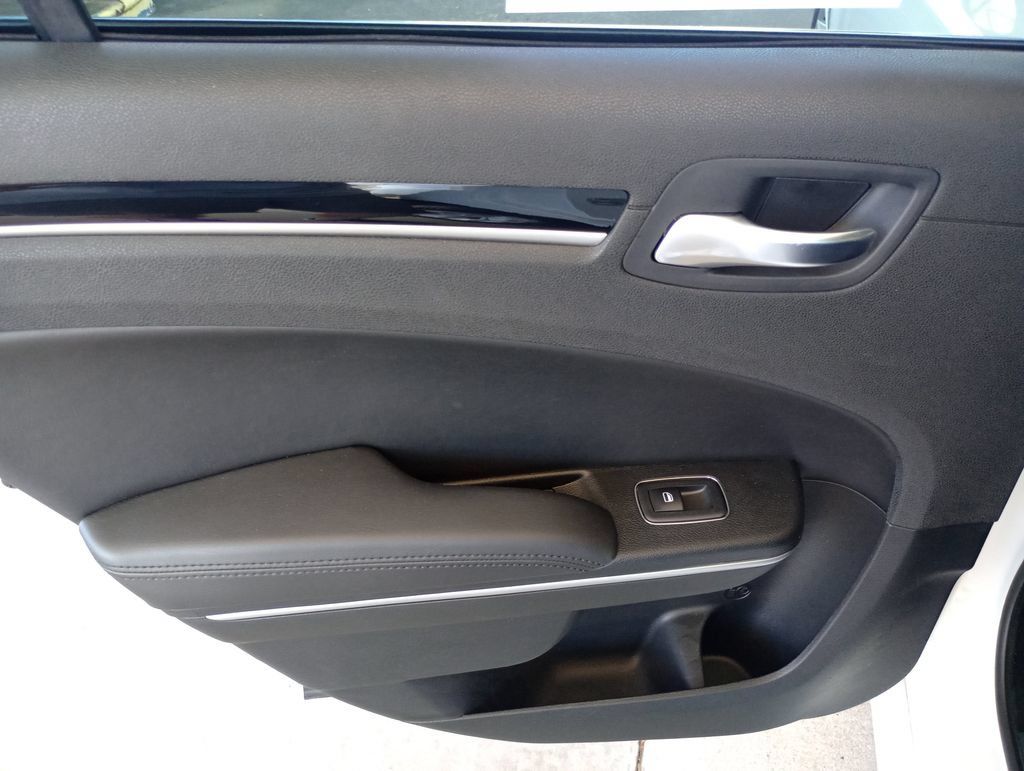 Used 2023 Chrysler 300 Touring RWD image 23