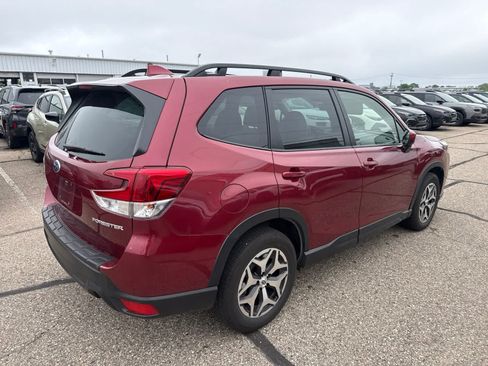 Used 2023 Subaru Forester Premium AWD/4WD image 3