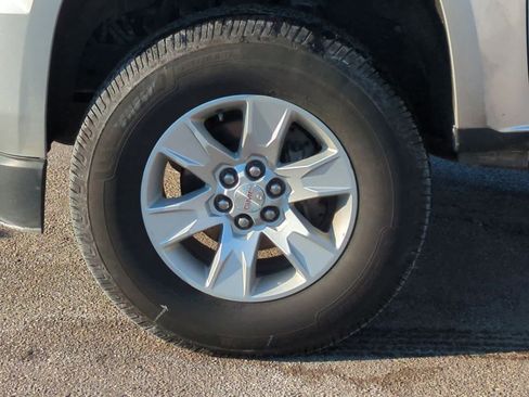 Used 2015 GMC Canyon SLE image 14